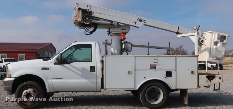 image for item GD9952 2002 Ford F450 Super Duty XL bucket truck