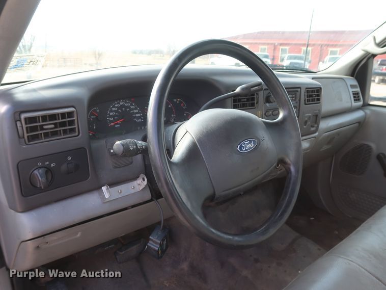 image for item GD9952 2002 Ford F450 Super Duty XL bucket truck