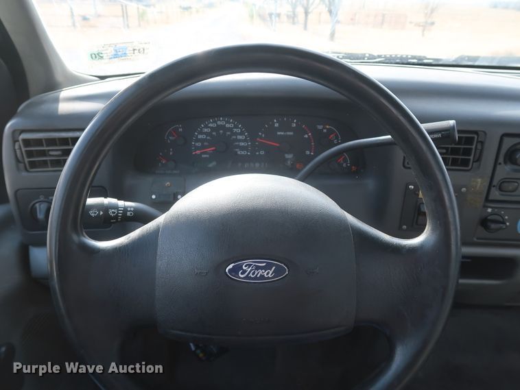 image for item GD9952 2002 Ford F450 Super Duty XL bucket truck