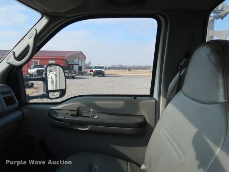 image for item GD9952 2002 Ford F450 Super Duty XL bucket truck