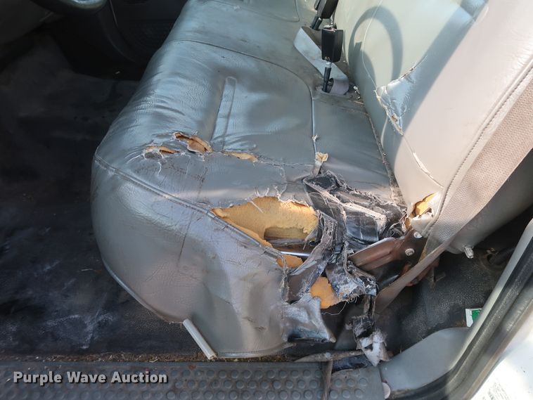 image for item GD9952 2002 Ford F450 Super Duty XL bucket truck