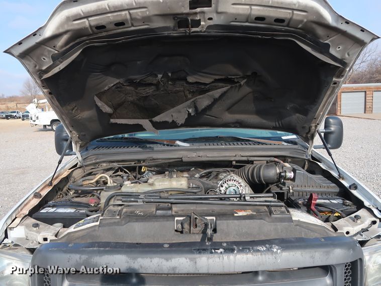 image for item GD9952 2002 Ford F450 Super Duty XL bucket truck