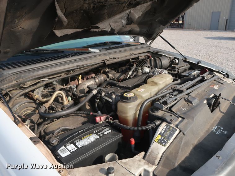 image for item GD9952 2002 Ford F450 Super Duty XL bucket truck