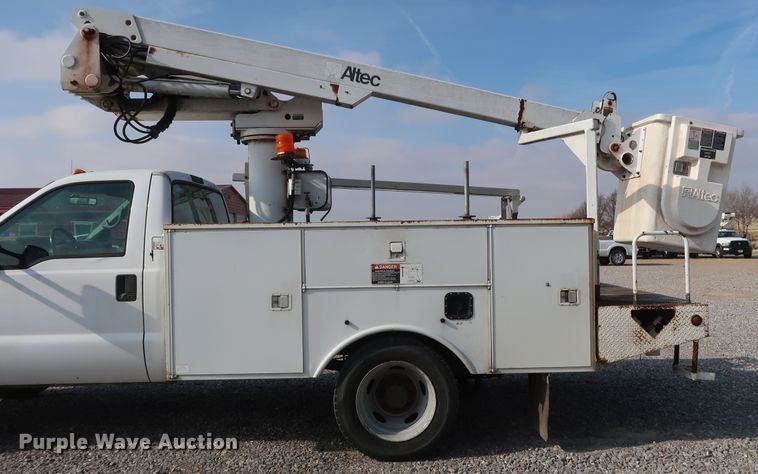 image for item GD9952 2002 Ford F450 Super Duty XL bucket truck