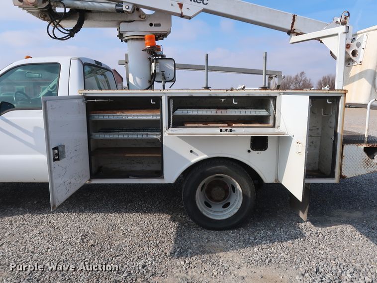 image for item GD9952 2002 Ford F450 Super Duty XL bucket truck