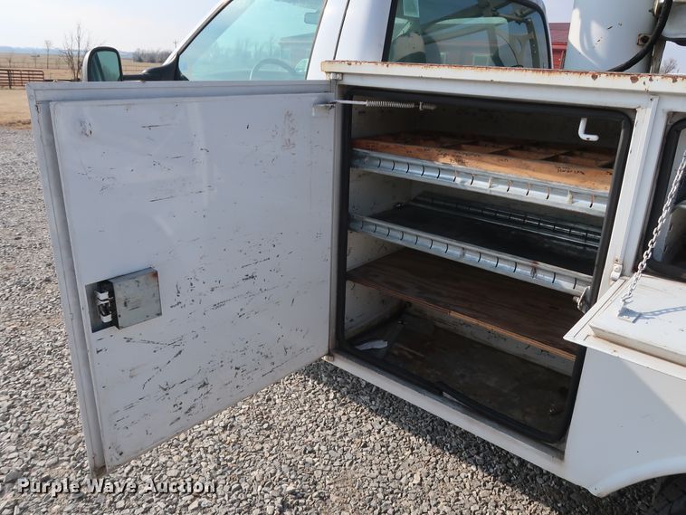 image for item GD9952 2002 Ford F450 Super Duty XL bucket truck