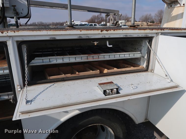 image for item GD9952 2002 Ford F450 Super Duty XL bucket truck