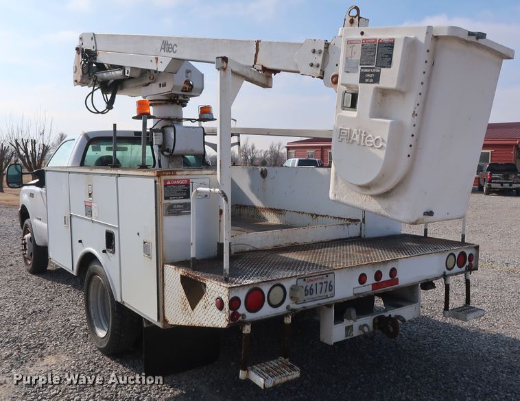 image for item GD9952 2002 Ford F450 Super Duty XL bucket truck