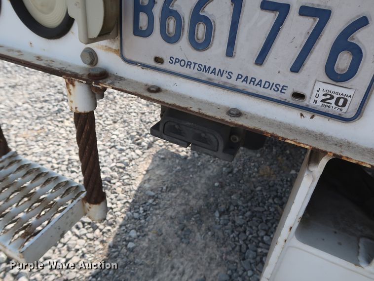 image for item GD9952 2002 Ford F450 Super Duty XL bucket truck