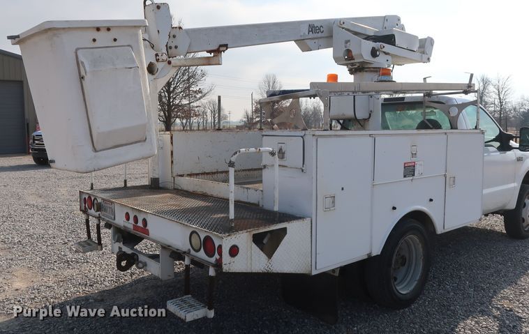 image for item GD9952 2002 Ford F450 Super Duty XL bucket truck
