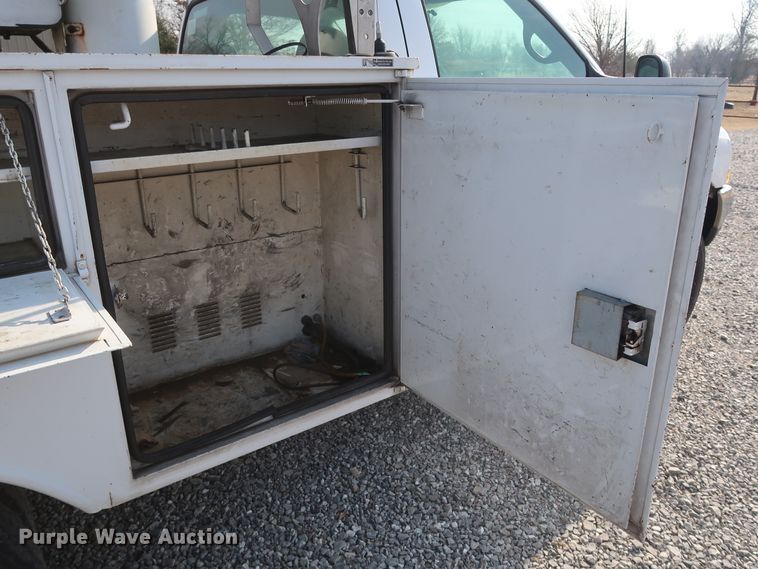 image for item GD9952 2002 Ford F450 Super Duty XL bucket truck