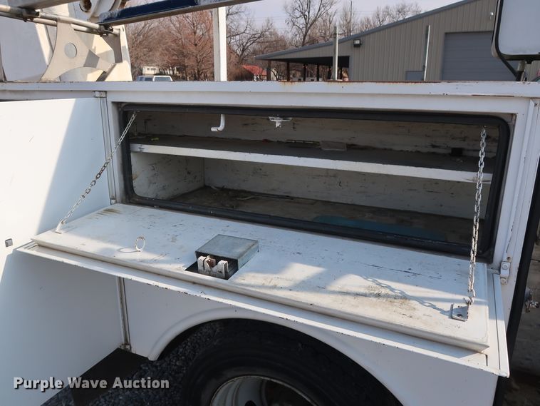 image for item GD9952 2002 Ford F450 Super Duty XL bucket truck