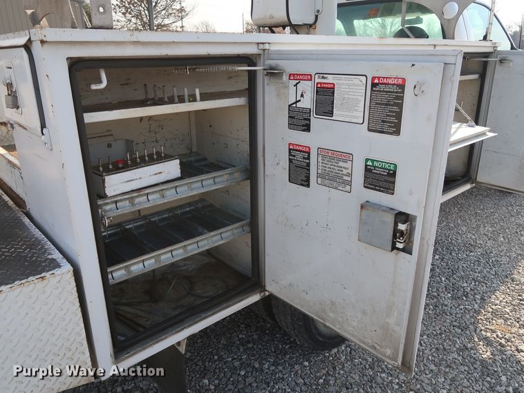 image for item GD9952 2002 Ford F450 Super Duty XL bucket truck