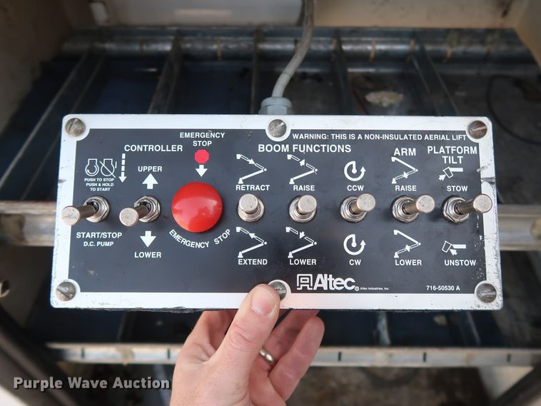 image for item GD9952 2002 Ford F450 Super Duty XL bucket truck