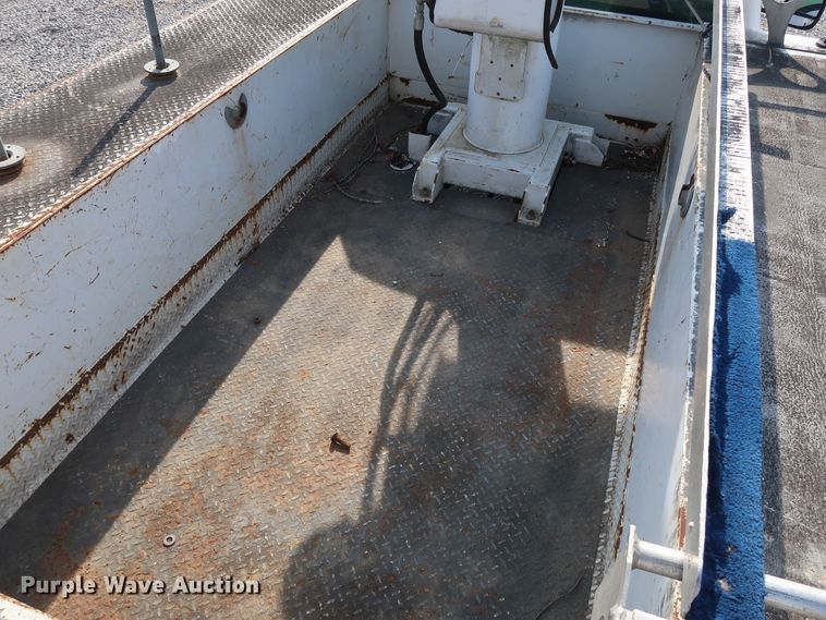 image for item GD9952 2002 Ford F450 Super Duty XL bucket truck