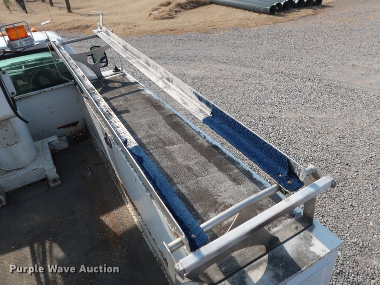 image for item GD9952 2002 Ford F450 Super Duty XL bucket truck