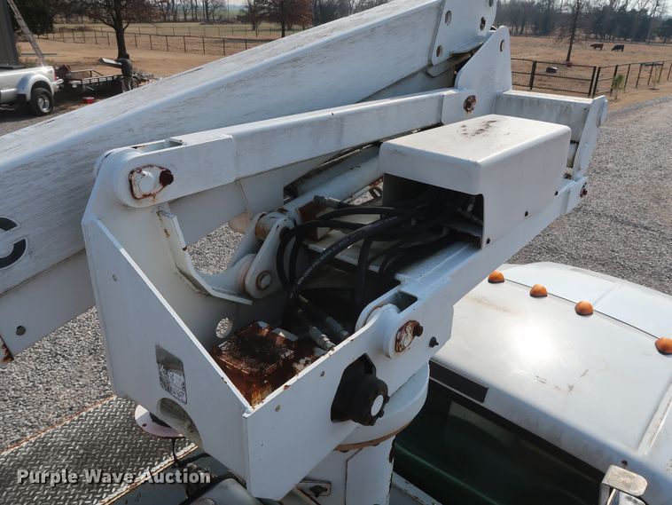 image for item GD9952 2002 Ford F450 Super Duty XL bucket truck