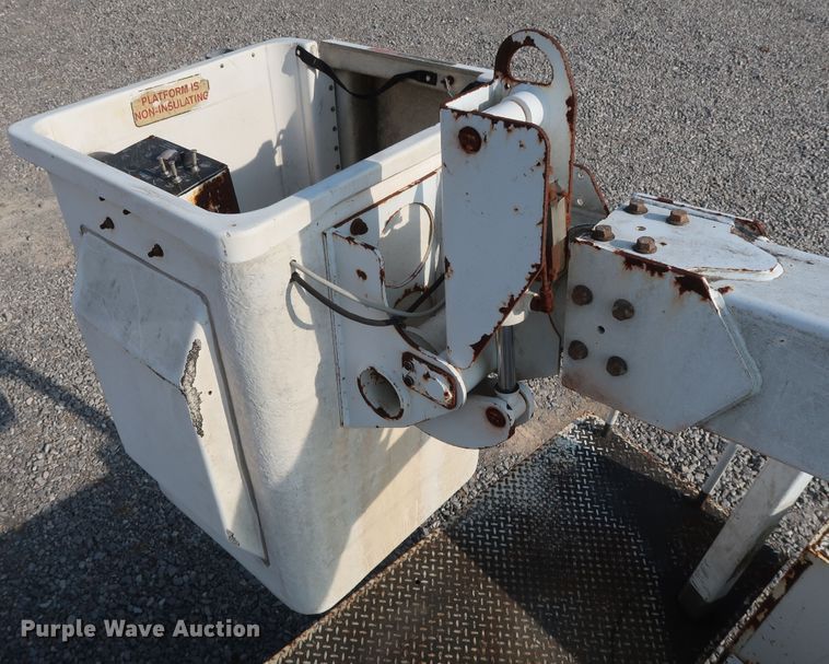 image for item GD9952 2002 Ford F450 Super Duty XL bucket truck