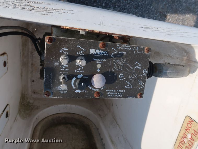 image for item GD9952 2002 Ford F450 Super Duty XL bucket truck