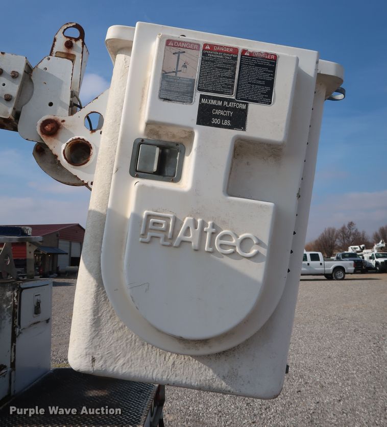 image for item GD9952 2002 Ford F450 Super Duty XL bucket truck