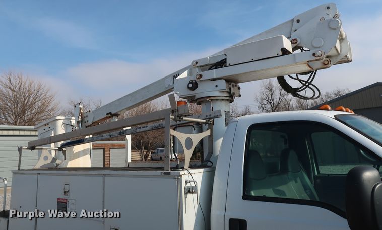 image for item GD9952 2002 Ford F450 Super Duty XL bucket truck