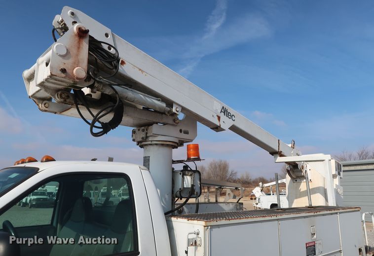 image for item GD9952 2002 Ford F450 Super Duty XL bucket truck
