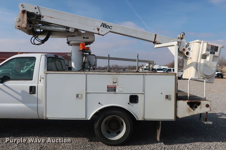 image for item GD9952 2002 Ford F450 Super Duty XL bucket truck
