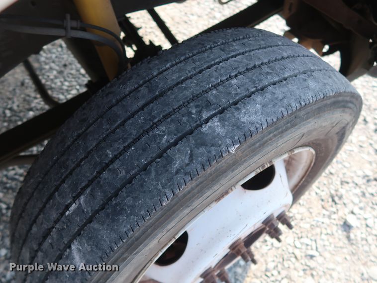 image for item GD9952 2002 Ford F450 Super Duty XL bucket truck