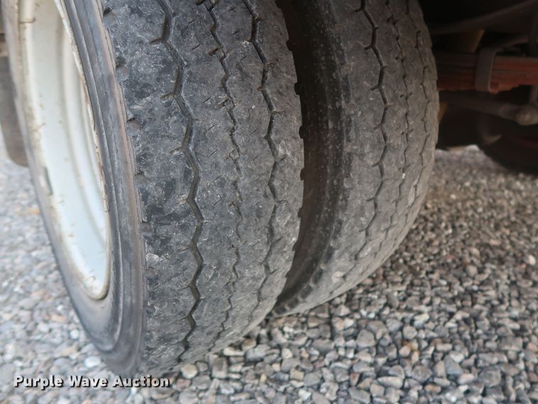 image for item GD9952 2002 Ford F450 Super Duty XL bucket truck