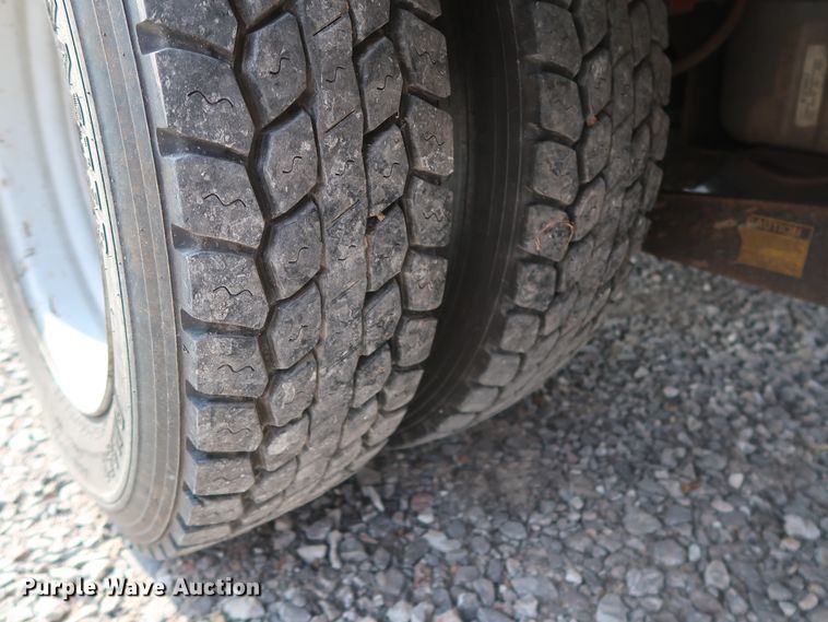 image for item GD9952 2002 Ford F450 Super Duty XL bucket truck