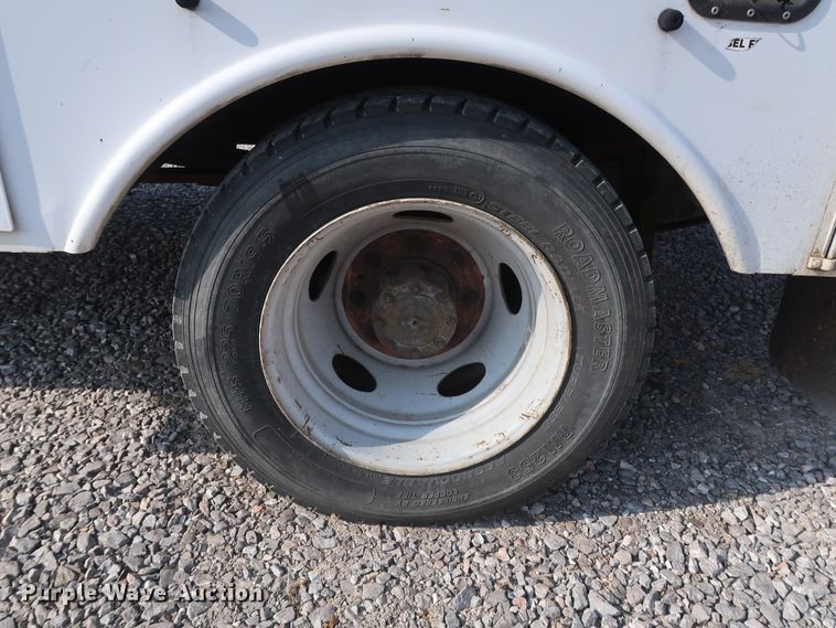 image for item GD9952 2002 Ford F450 Super Duty XL bucket truck