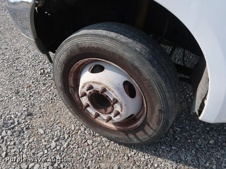 image for item GD9952 2002 Ford F450 Super Duty XL bucket truck