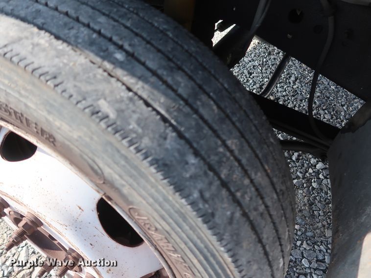 image for item GD9952 2002 Ford F450 Super Duty XL bucket truck