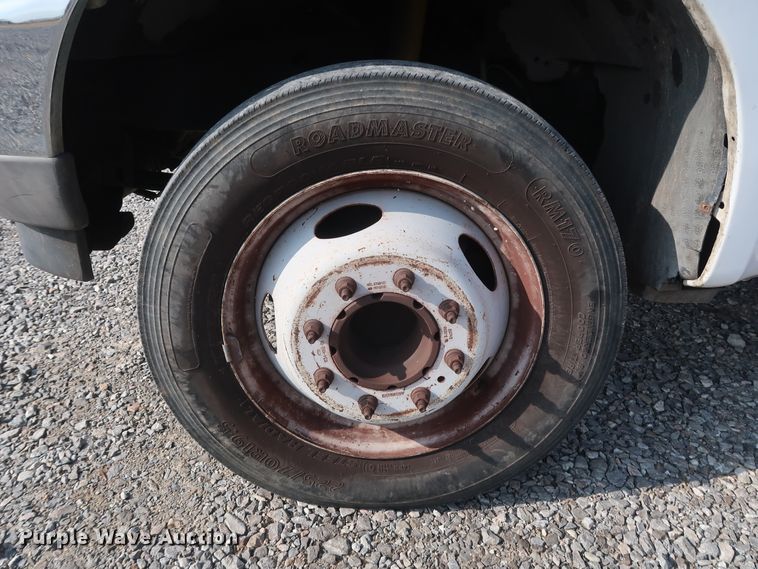 image for item GD9952 2002 Ford F450 Super Duty XL bucket truck