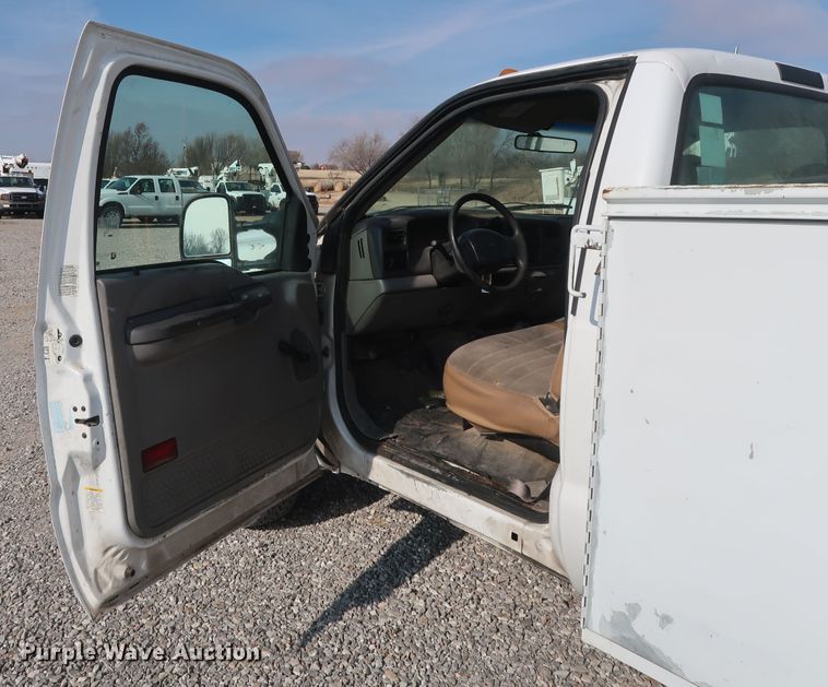 image for item GD9953 2000 Ford F450 Super Duty XL bucket truck