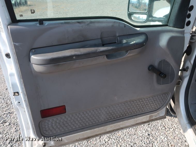 image for item GD9953 2000 Ford F450 Super Duty XL bucket truck