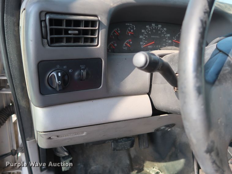 image for item GD9953 2000 Ford F450 Super Duty XL bucket truck