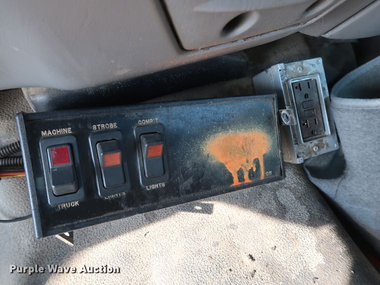 image for item GD9953 2000 Ford F450 Super Duty XL bucket truck