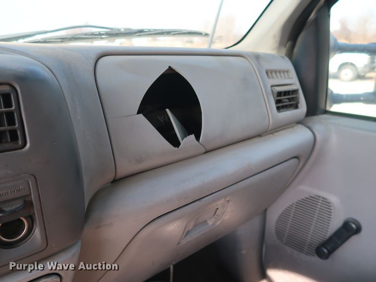 image for item GD9953 2000 Ford F450 Super Duty XL bucket truck