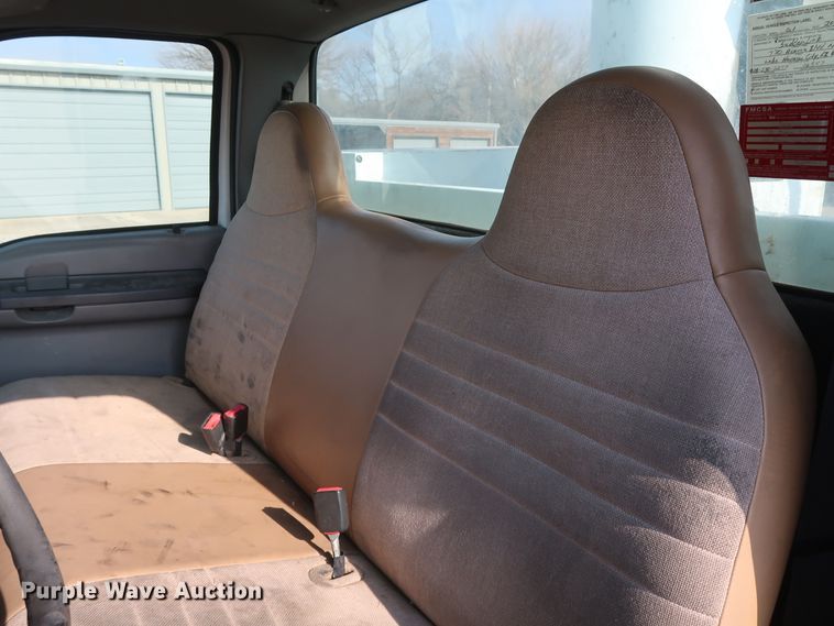 image for item GD9953 2000 Ford F450 Super Duty XL bucket truck