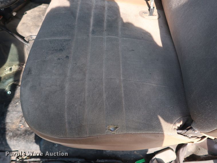 image for item GD9953 2000 Ford F450 Super Duty XL bucket truck