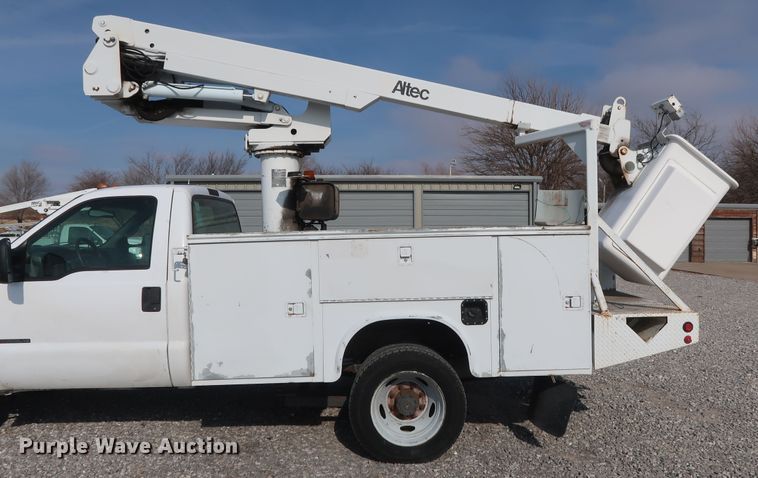image for item GD9953 2000 Ford F450 Super Duty XL bucket truck