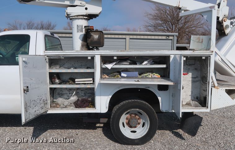 image for item GD9953 2000 Ford F450 Super Duty XL bucket truck