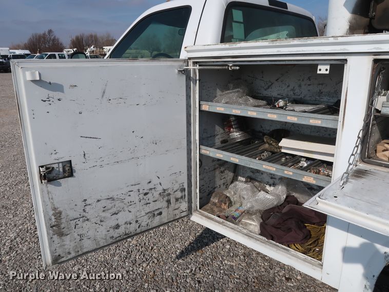 image for item GD9953 2000 Ford F450 Super Duty XL bucket truck