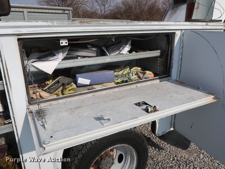 image for item GD9953 2000 Ford F450 Super Duty XL bucket truck