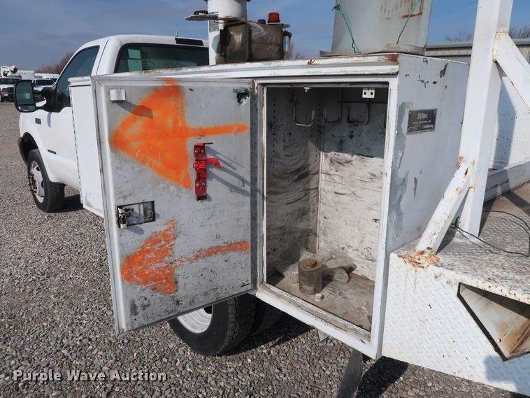 image for item GD9953 2000 Ford F450 Super Duty XL bucket truck