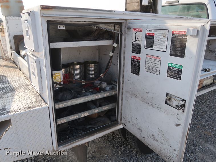 image for item GD9953 2000 Ford F450 Super Duty XL bucket truck