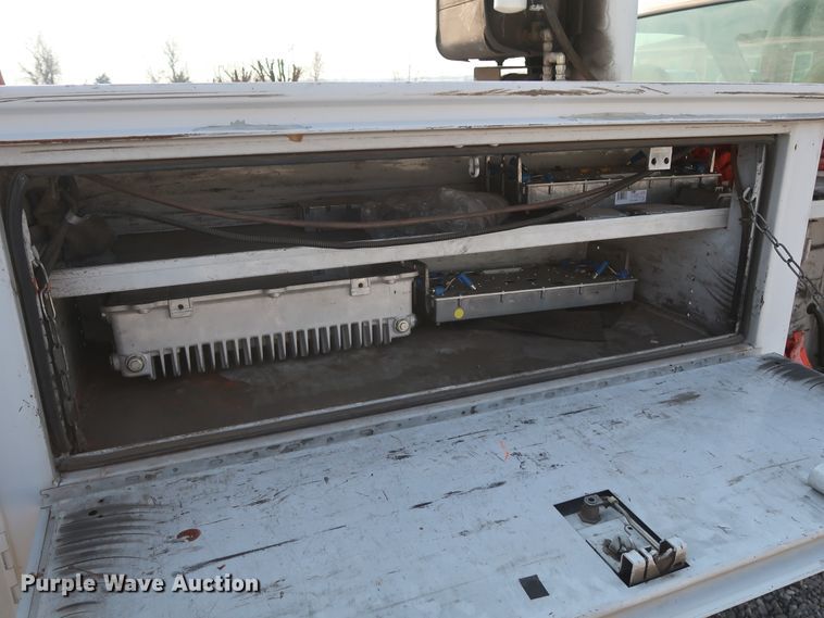 image for item GD9953 2000 Ford F450 Super Duty XL bucket truck