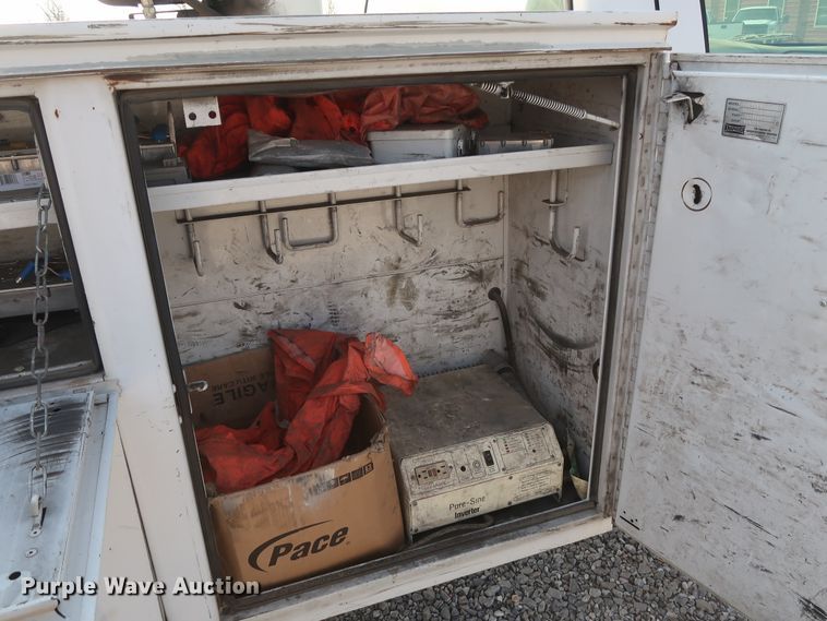 image for item GD9953 2000 Ford F450 Super Duty XL bucket truck