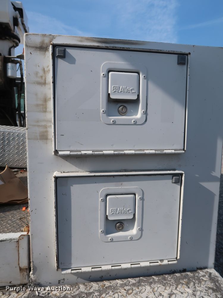 image for item GD9953 2000 Ford F450 Super Duty XL bucket truck